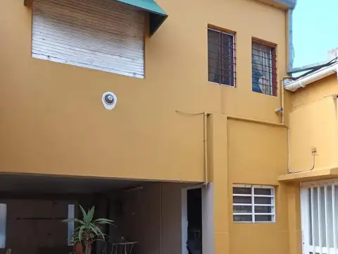 Casa en venta - 4 Dormitorios 2 Baños - La Plata