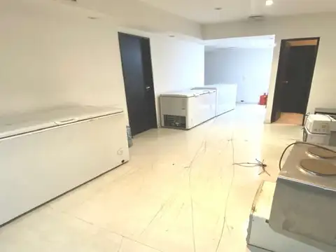 Oficina en Alquiler con 5 cocheras