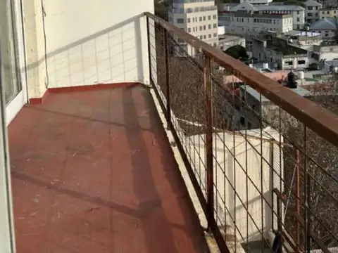 2 Ambientes Con Balcón Terraza, Muy Luminoso.