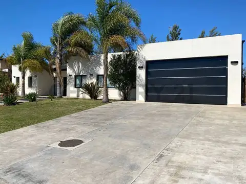 CASA CON PILETA EN SAN MATIAS
