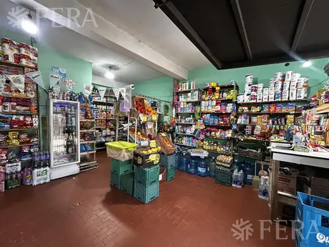 Venta Casa con local de 4 ambientes con patio en Florencio Varela