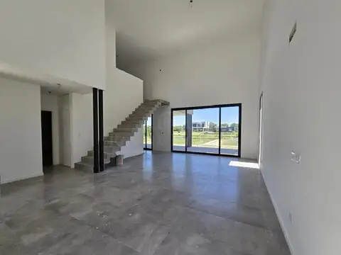 Casa 5 ambientes con 3 baños