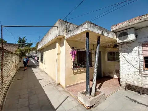 Casa 6 ambientes con 2 baños