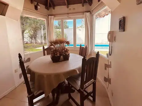 Casa 5 ambientes con 3 baños