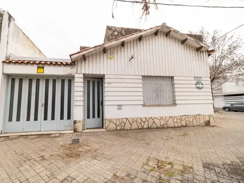 CASA EN VENTA DE 2 DORMITORIOS B CINCO ESQUINAS
