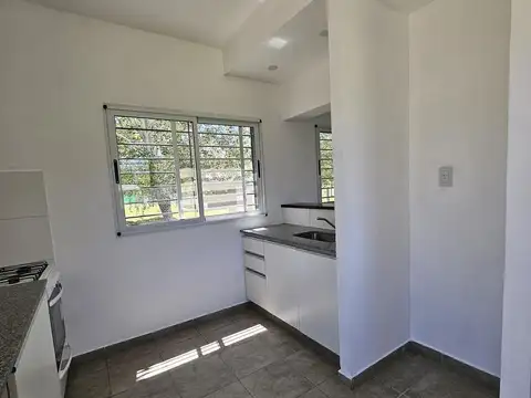 Casa 4 ambientes con 2 baños