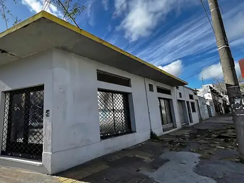 Local Comercial en Venta en Morón Norte – Esquina Salta y Azcuénaga