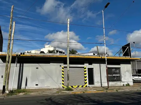 Local Comercial en Venta en Morón Norte – Esquina Salta y Azcuénaga