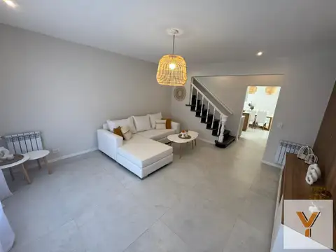 Depto Tipo Casa en Venta de 5 ambientes
