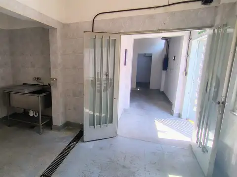 LOCAL/DEPOSITO ZONA INDUSTRIAL