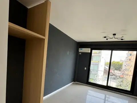 Excelente depto minimalista al frente. Para no perder