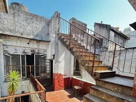 Teniente Coronel Casimiro Recuero 1800, Piso 0