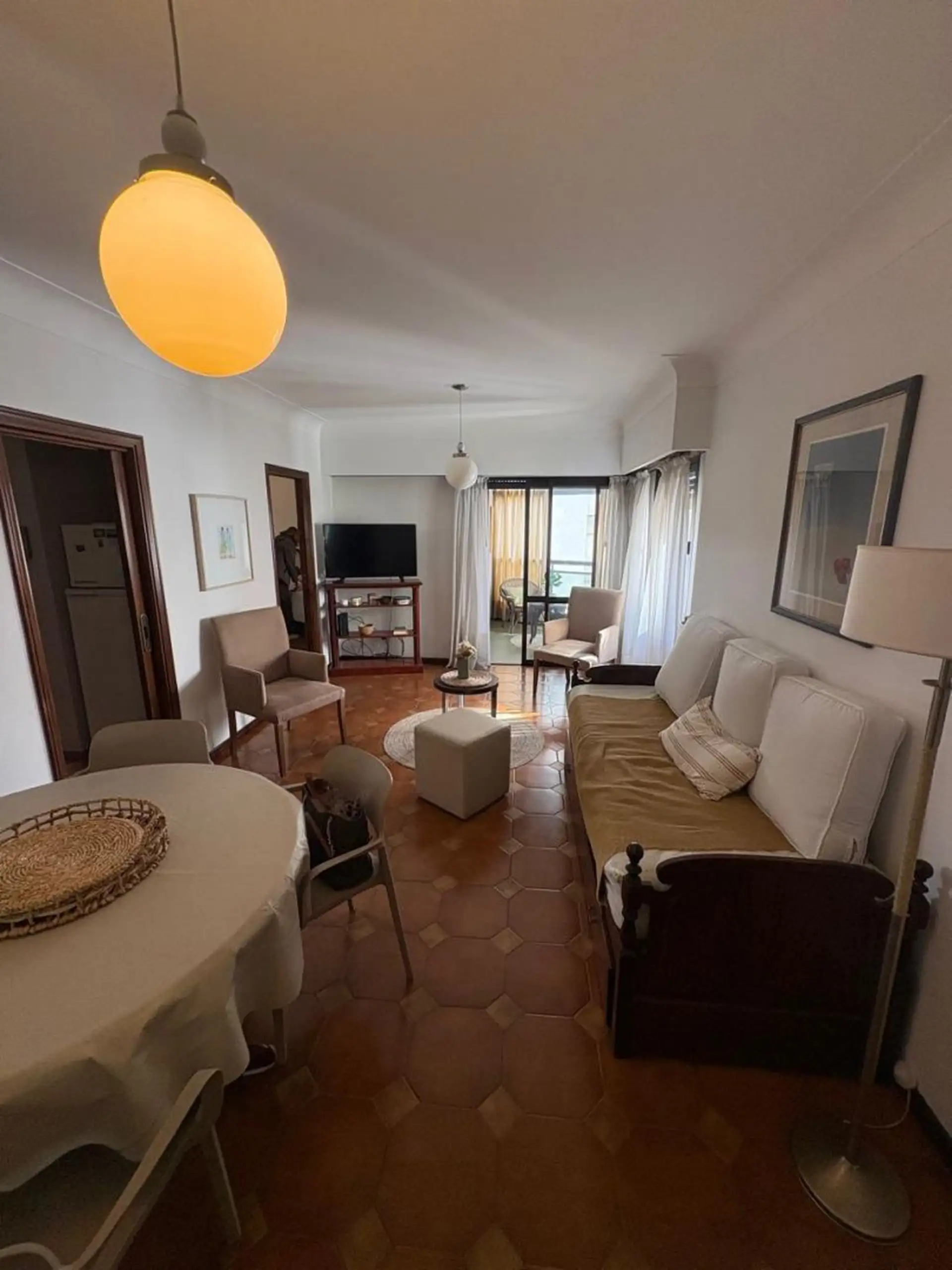 Departamento en alquiler 2 ambientes de categoría con cochera - Macrocentro