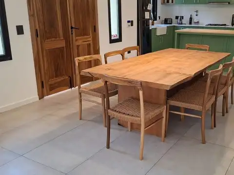 Casa 5 ambientes con 2 baños