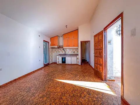 VENTA/PERMUTA - Casa de 2 Dormitorios, Parrilla y Pileta a Reciclar - Cañada de Gomez