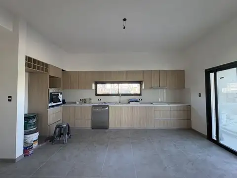 Excelente Casa En Barrio Chateau Pilar