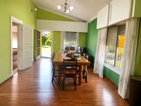 Casa 4 ambientes con 1 baño