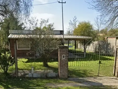 VENTA ROLDAN B VILLA FLORES DOS DORMITORIOS, PILETA, JARDIN PARQUIZADO,POSIBILIDAD DE SEGUIR CONSTRUYENDO APTO CRÉDITO