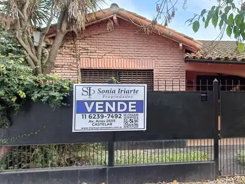Casa 3 ambientes con local a la Venta - Castelar