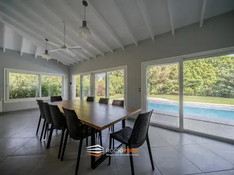 Casa en Venta con 2 cocheras