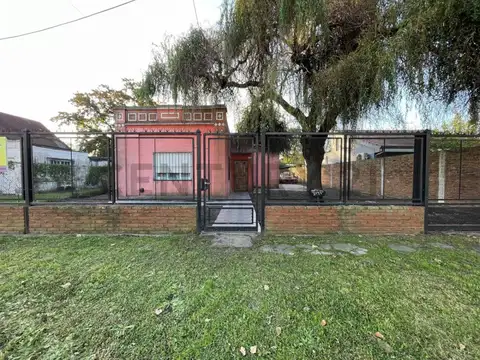 CASA EN VENTA 3 AMBIENTES CON GRAN LOTE