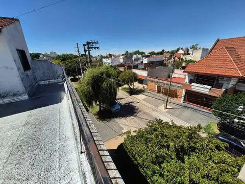 Depto Tipo Casa en Venta al Este