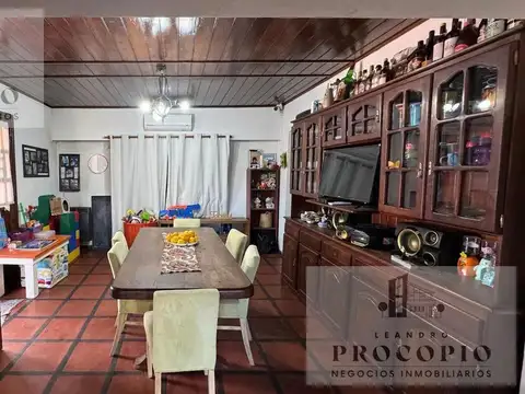 Casa 4 ambientes con 2 baños