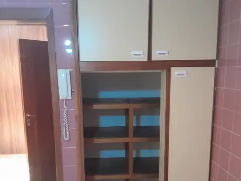 VENTA  -Casa de  4  ambientes.   Villa ballester con RENTA