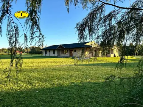 CASA EN VENTA EN SANTA MATILDE 1HA COMARCAS DE LUJAN