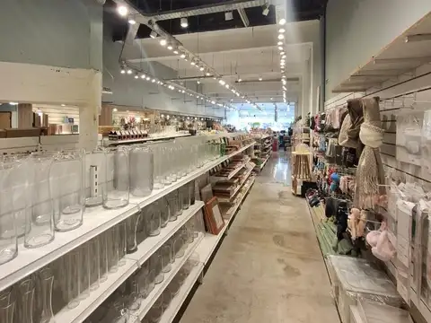 Excelente local comercial en alquiler sobre Av. Mitre