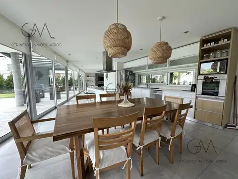 Casa 4 ambientes con 4 baños