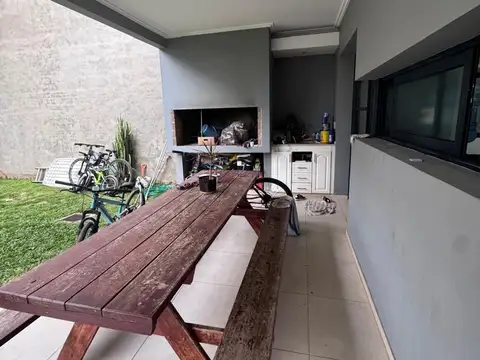 Casa 2 ambientes con 1 baño