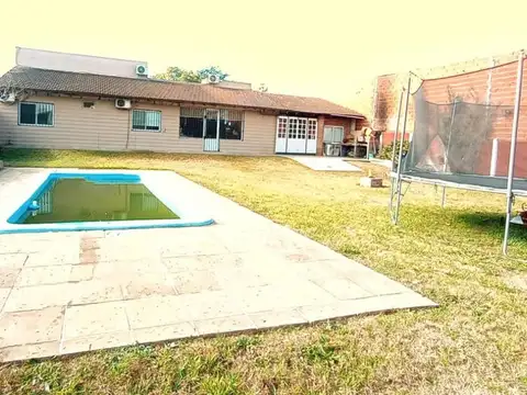 Casa 4 ambientes con 2 baños