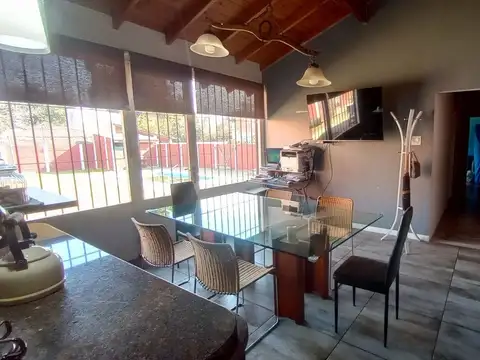 VENTA CASA 4 AMB. PILETA PASO DEL REY MORENO