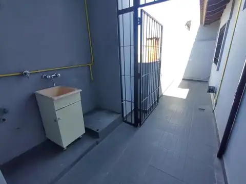 Depto Tipo Casa 3 ambientes con 2 baños