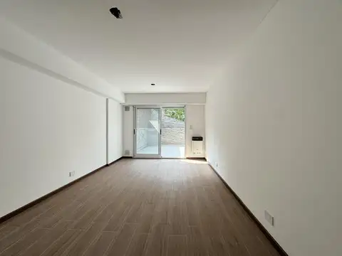 Monoambiente a estrenar con patio a metros de Bv. Oroño!