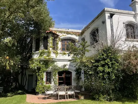 Casa en Venta con 4 cocheras