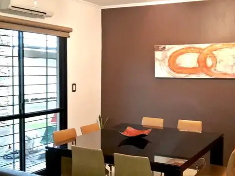 Casa 2 ambientes con 2 baños