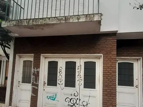 Casa en venta - 3 Dormitorios 3 Baños - 397Mts2 - Temperley