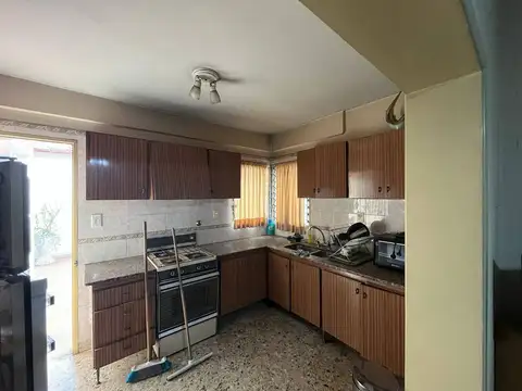 25 de mayo 711 100