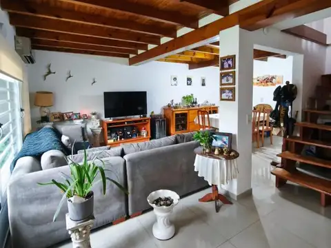 Casa 3 ambientes piscina y doble cochera