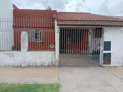 Casa 3 Ambientes en Venta en Lanus Oeste