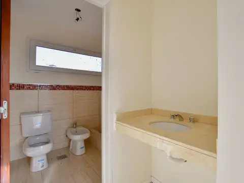 CASA EN VENTA EN LISANDRO OLMOS COCHERA