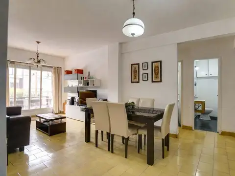 Departamento 4 ambientes. Balcón. Patio Versalles