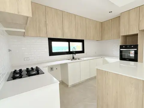CASA EN VENTA EN SANTA SOFIA - PILAR