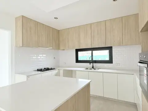 Casa 5 ambientes con 3 baños