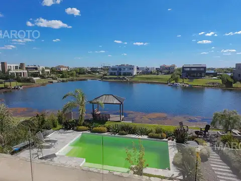 Casa en Alquiler con 10 cocheras
