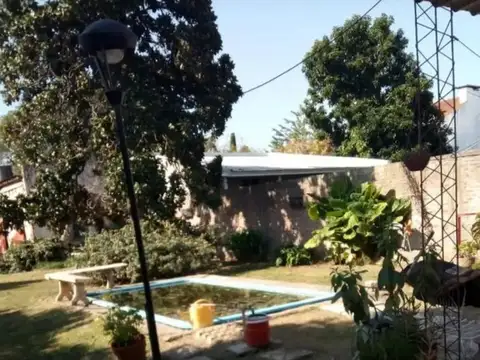 Casa en Venta - 3 Dormitorios 2 Baños - 688mts - Almirante Brown