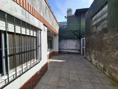 Venta Casa 3 ambientes + pileta + galpón Quilmes