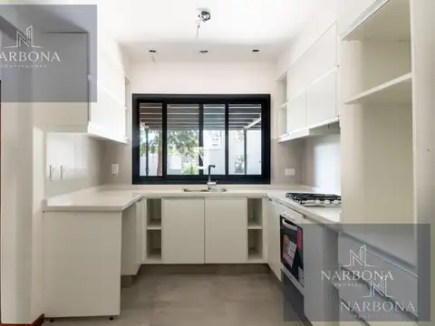 Casa en Venta con 4 cocheras